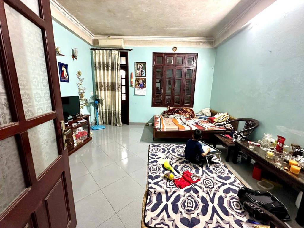 Bán nhà phố Tôn Đức Thắng, Đống Đa, ô tô vào nhà, tiện KD, 5 tầng 68m2 giá 19 tỷ
