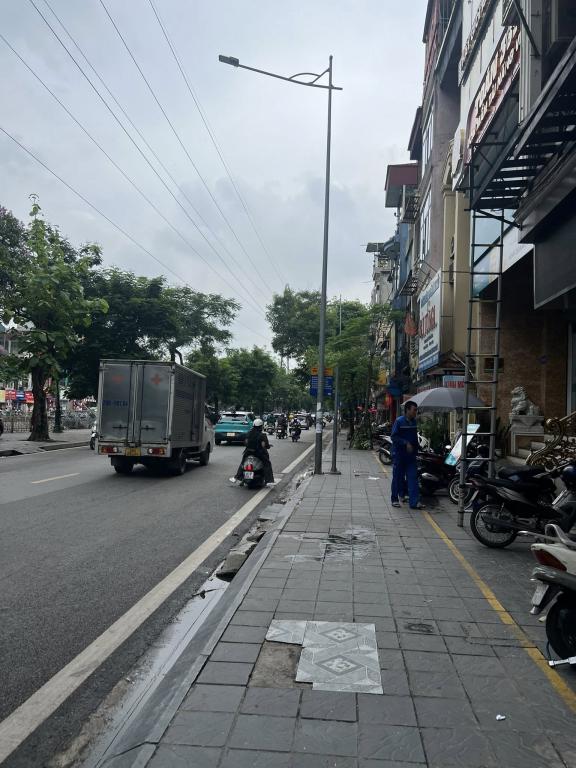 Bán nhà mặt phố Kim Ngưu, Hai Bà Trưng, thang máy, tiện kinh doanh, 5 tầng 70m2 giá 31 tỷ
