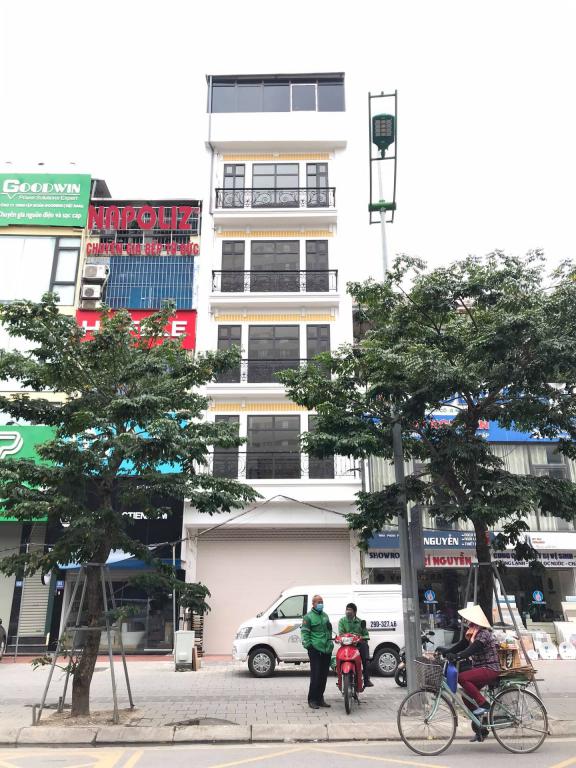 Bán nhà mặt phố Phạm Văn Đồng Hà Nội kinh doanh vỉa hè 8m.