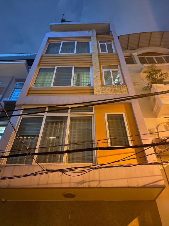 Bán nhà đẹp 5 tầng ở ngay phố Cầu Giấy Hà Nội 17 tỷ. 80m2