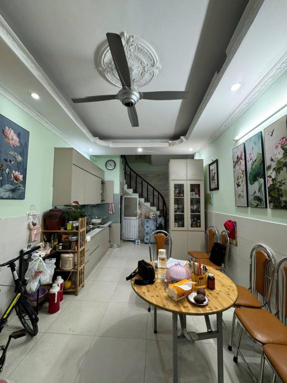 Bán nhà LÔ GÓC- 2 THOÁNG Trung Phụng, Đống Đa, 30m2, mặt tiền 4m, 6.9 tỷ
