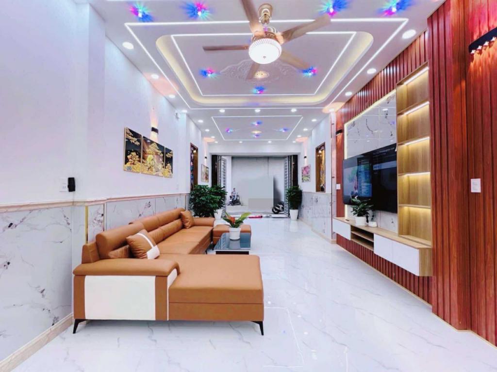 Nhà mới full nt đường 8m- 70m2-3tang Bùi Văn Ngữ Q12 ,sát Ngã 3 Đông Quang - 6 tỷ nhỉnh 0932030061