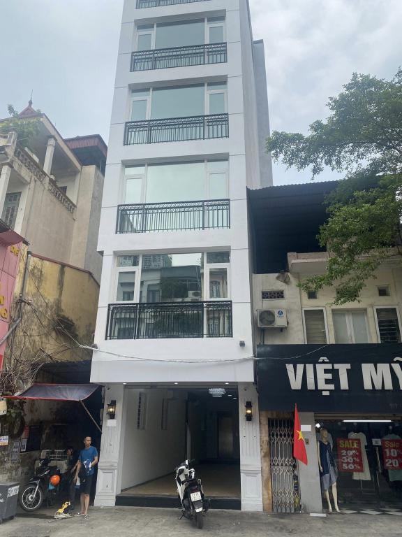 Gia Đình Cần Cho Thuê Nhà Lô Góc Mặt Phố Tôn Đức Thắng – Đống Đa 80m2*8 Tầng Thông Sàn, Thang Máy Ô Tô KD Sầm Uất