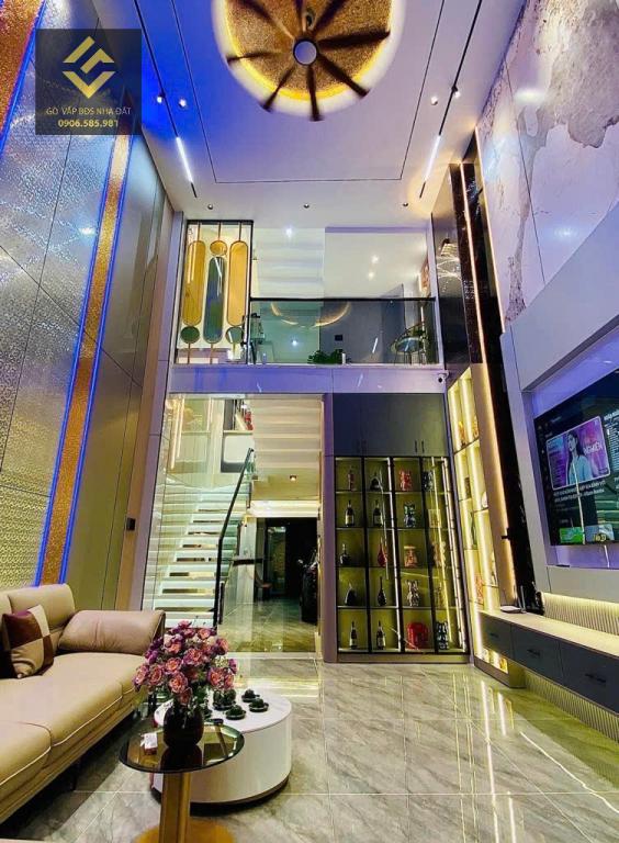 Smart home tạo không gian thư giãn. Thang máy êm ru, 4PN Master thiết kế phòng ngủ resort Lê Văn Thọ Gò Vấp
