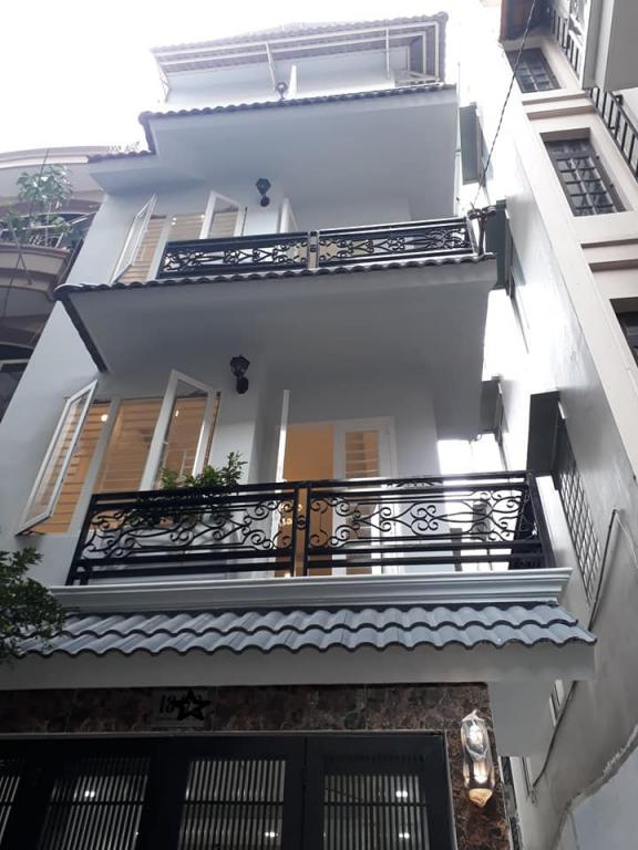 Nhà đẹp Huỳnh Văn Bánh Phú Nhuận, DT 55m2 x 5 Tấm, gần đường, HXH 5m.