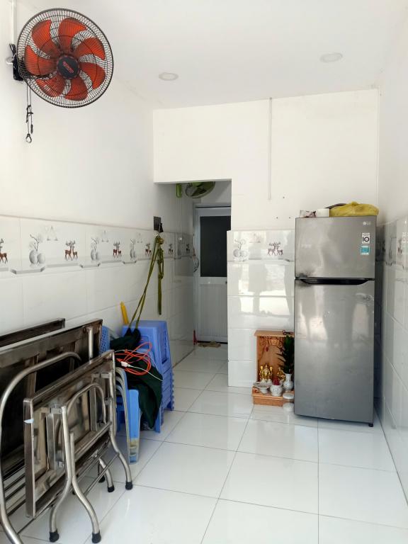 Cực hiếm, Đoàn Văn Bơ, Phường 18, Quận 4, 28,6m, 2 tầng, xe hơi, kinh doanh, chỉ 1,98 tỷ.