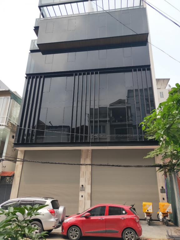 Cần cho thuê nhà phố Hoàng Cầu, Đống Đa, Hà Nội.  DT 90m2 x 8 tầng 