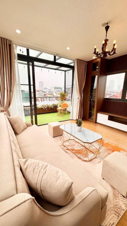 Nhà 7 tầng VIP phố Nguyên Hồng Đống Đa Hà Nội 17.5 tỷ. 