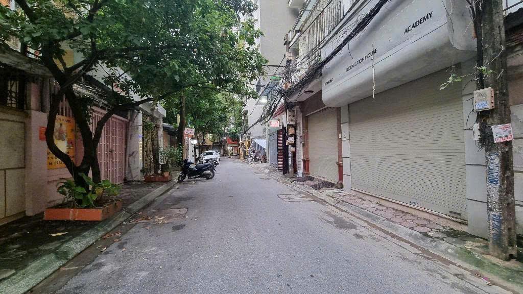 ban-nha-hoang-cau-1747970732.jpg