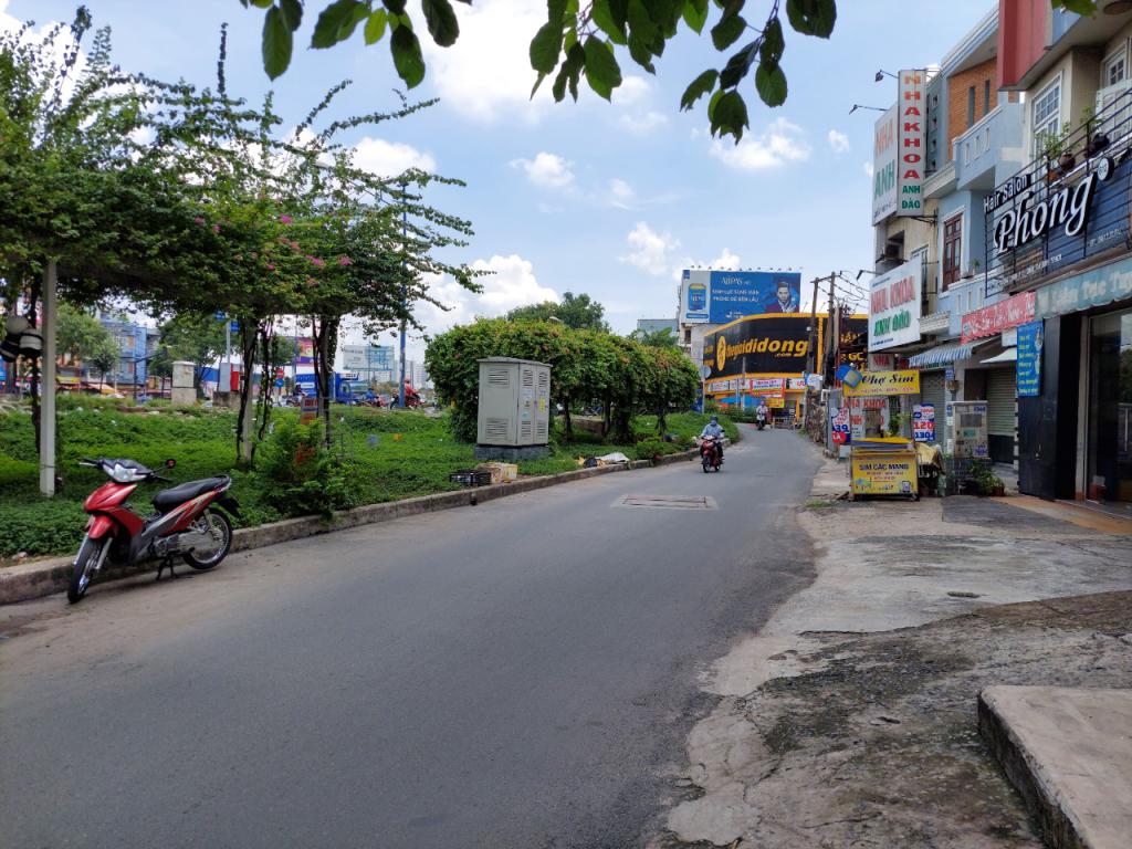 ban-nha-truong-chinh-gia-re-1678067165.jpg