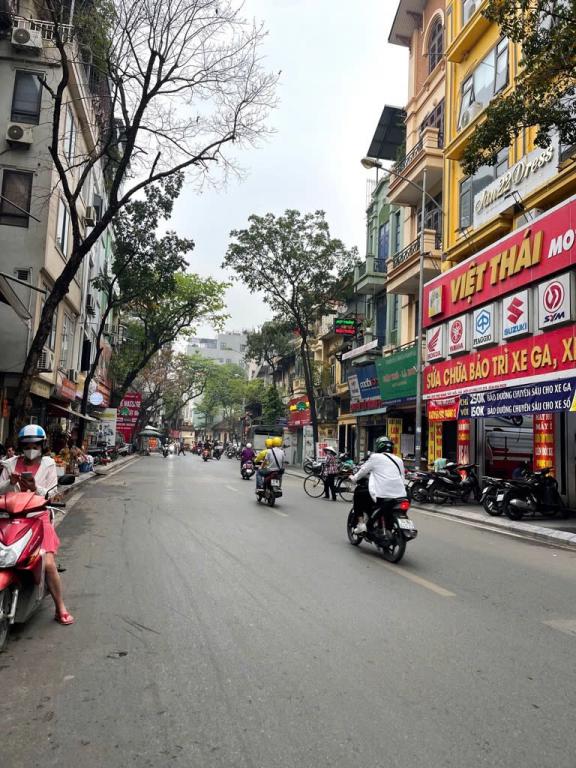 Bán nhà mặt phố Khương Trung Thang Xuân kinh doanh 24 tỷ. Kinh doanh sầm uất tầng 