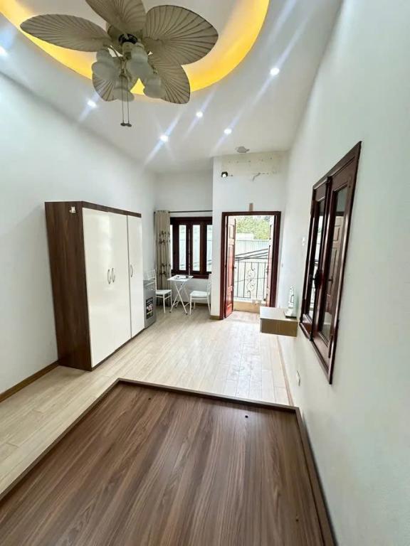 Bán nhà LÔ GÓC Phố Khâm Thiên, Đống Đa, 25m2, 5 tầng, Ngõ nông, Chỉ 6.3 tỷ