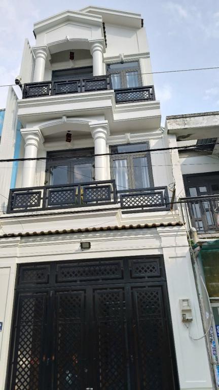 Nhà mới 1/ hẻm xe tải 1 trệt 2L sân thượng 